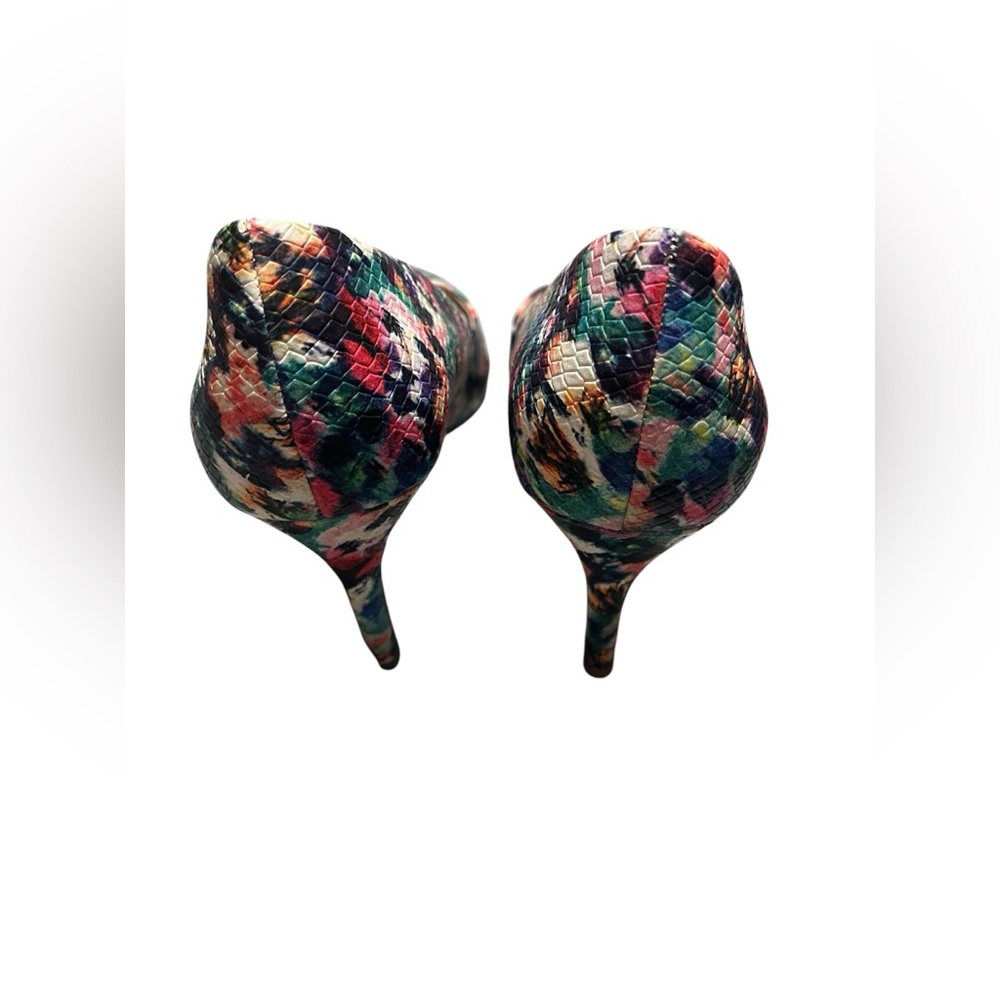 Size 8 Kelly & Katie Multicolor Pointed Toe Pumps - Picture 3 of 9